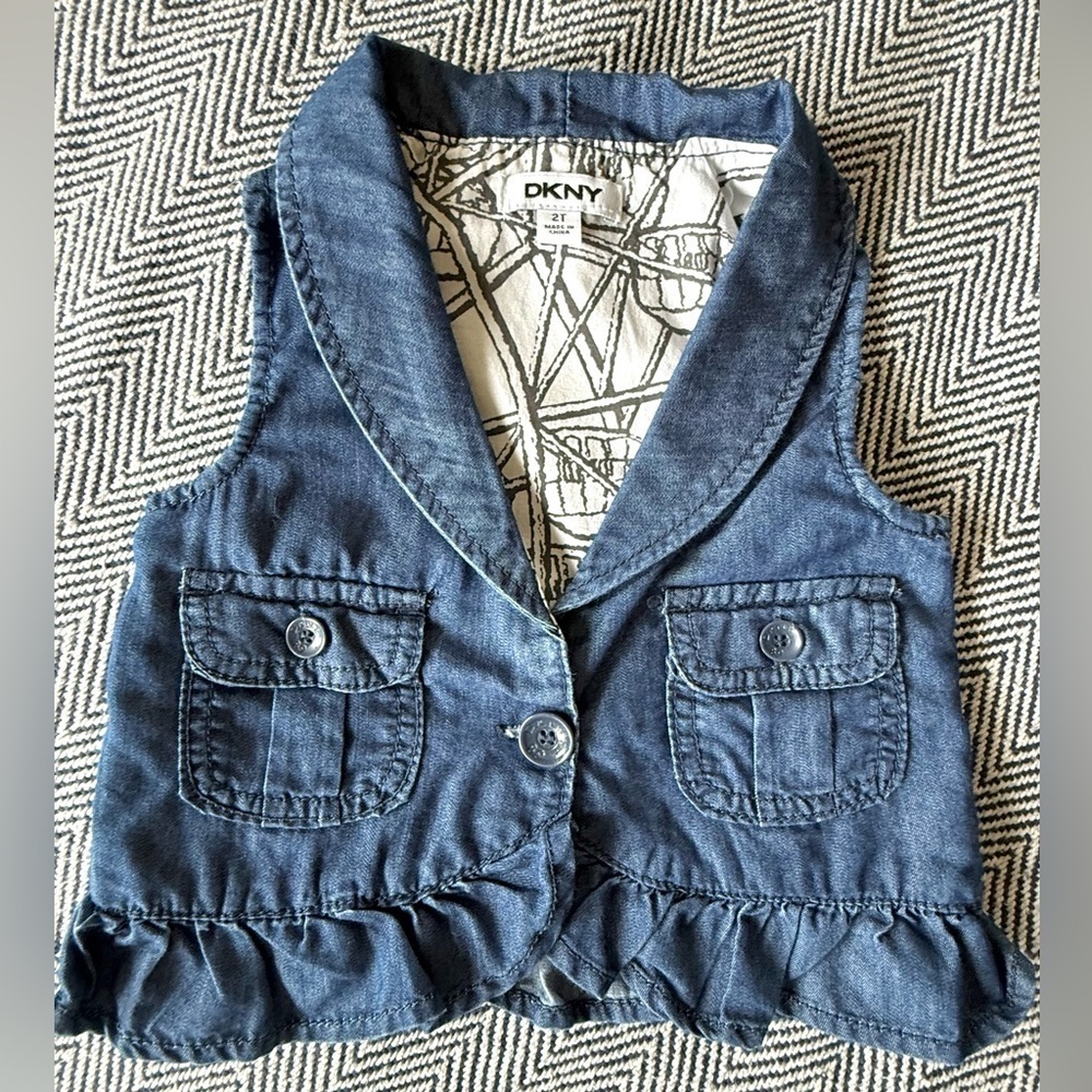 ✨ DKNY Girls Denim Ruffle Vest – Size 2T